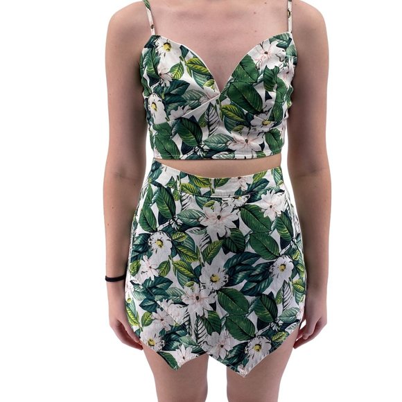 a'gaci Pants - A'Gaci floral skort crop top size small two piece set high‎ waist white green
